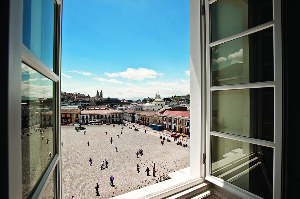 Quito Plaza San Fransisco From Cassa Gangatana Window 7081