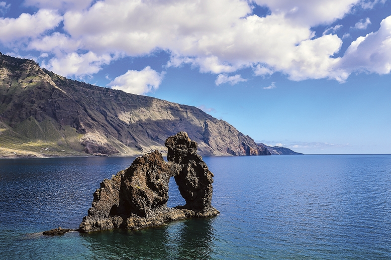 Shutterstock 2421628947