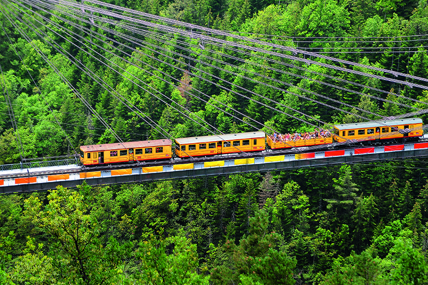 Train jaune 10 2010 originale c ADT66
