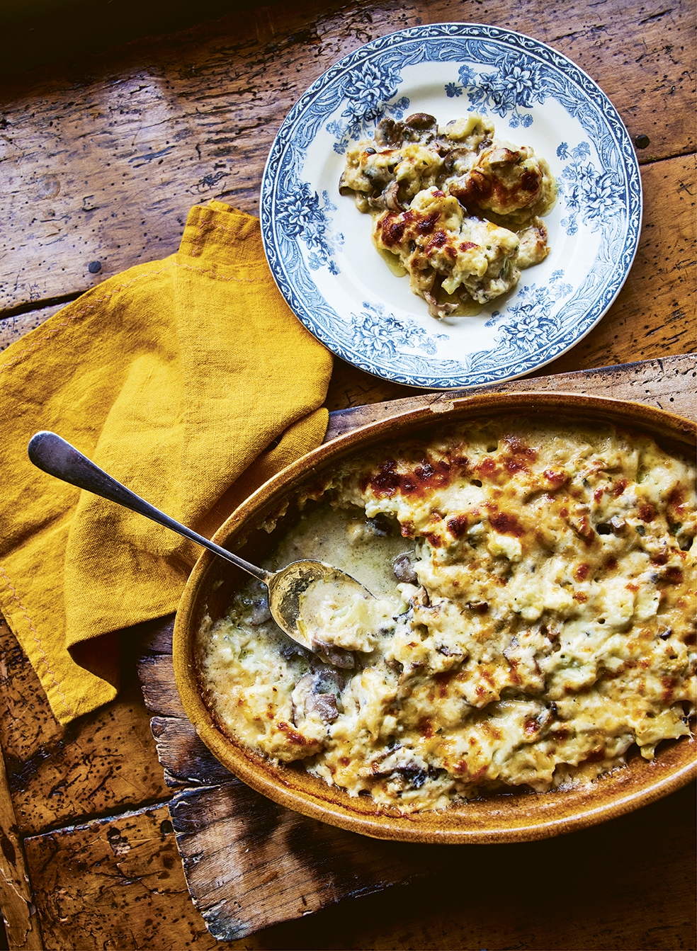 CAVOLFIORE AL FORNO CON FUNGHI E FORMAGGIO GENNAROS VERDURE IMAGE CREDIT DAVID LOFTUS