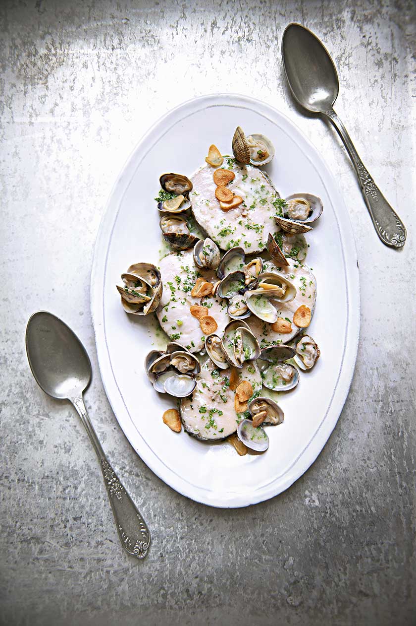 Hake steaks in garlic sauce with clams