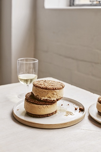 Espresso Ice Cream Sandwiches with Ginger Cookies FS Supper Day5 0247