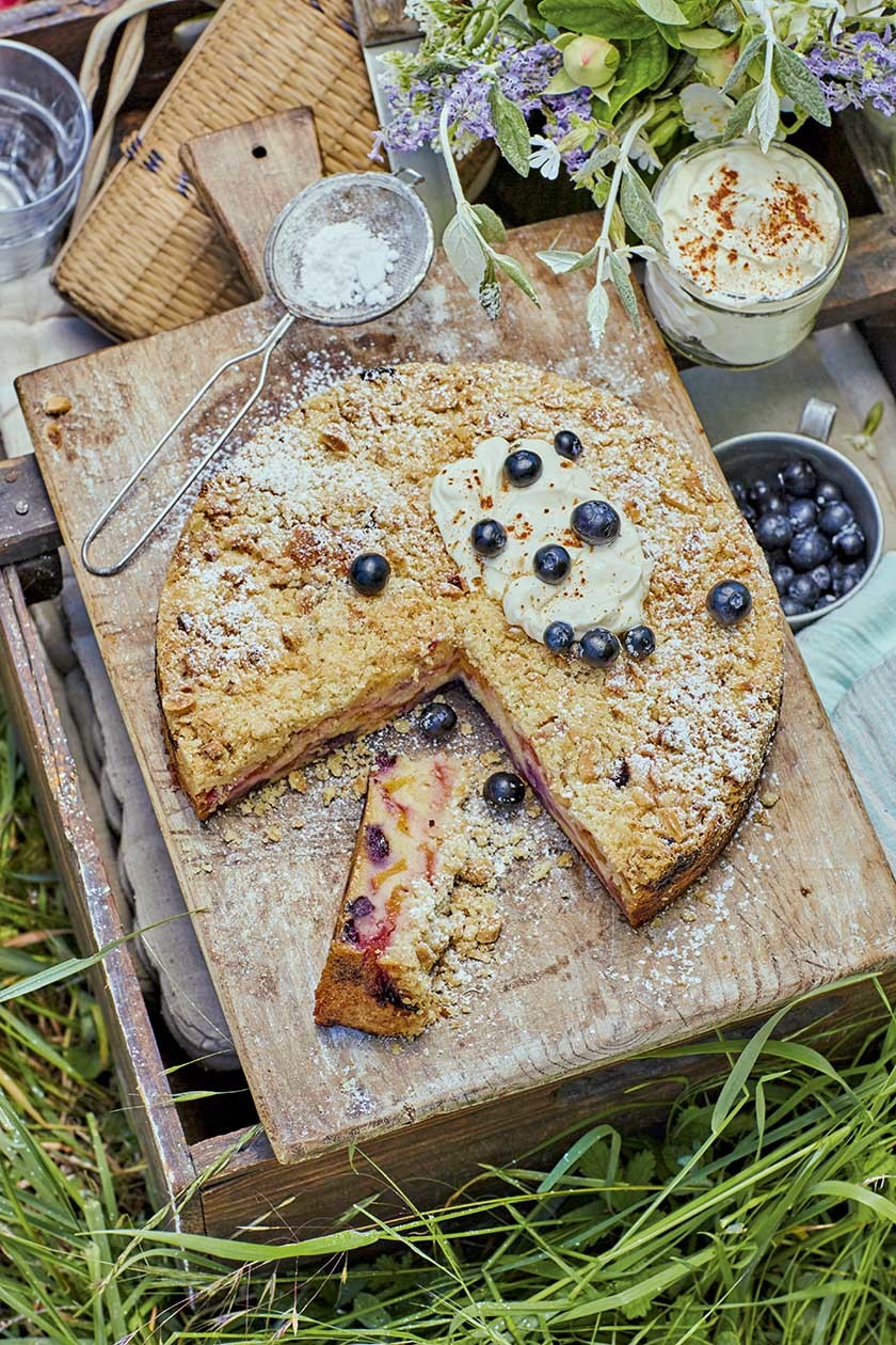 Peach And Blueberry Crumble Cake