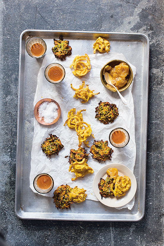 Pyaaj Pakora Sabzi Bhaji Masala Chai Nimbu Ka Achar 1