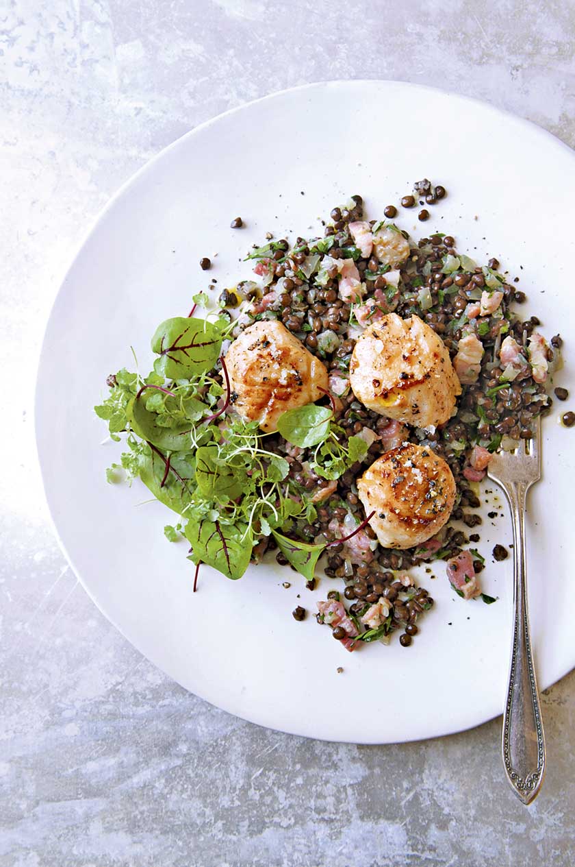 Seared scallops with lentils and lardons