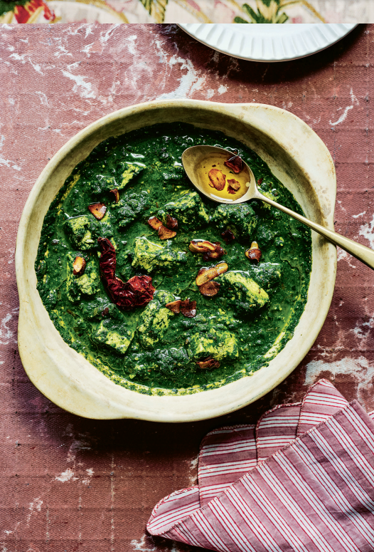 Spinach and paneer curry with garlic and chilli