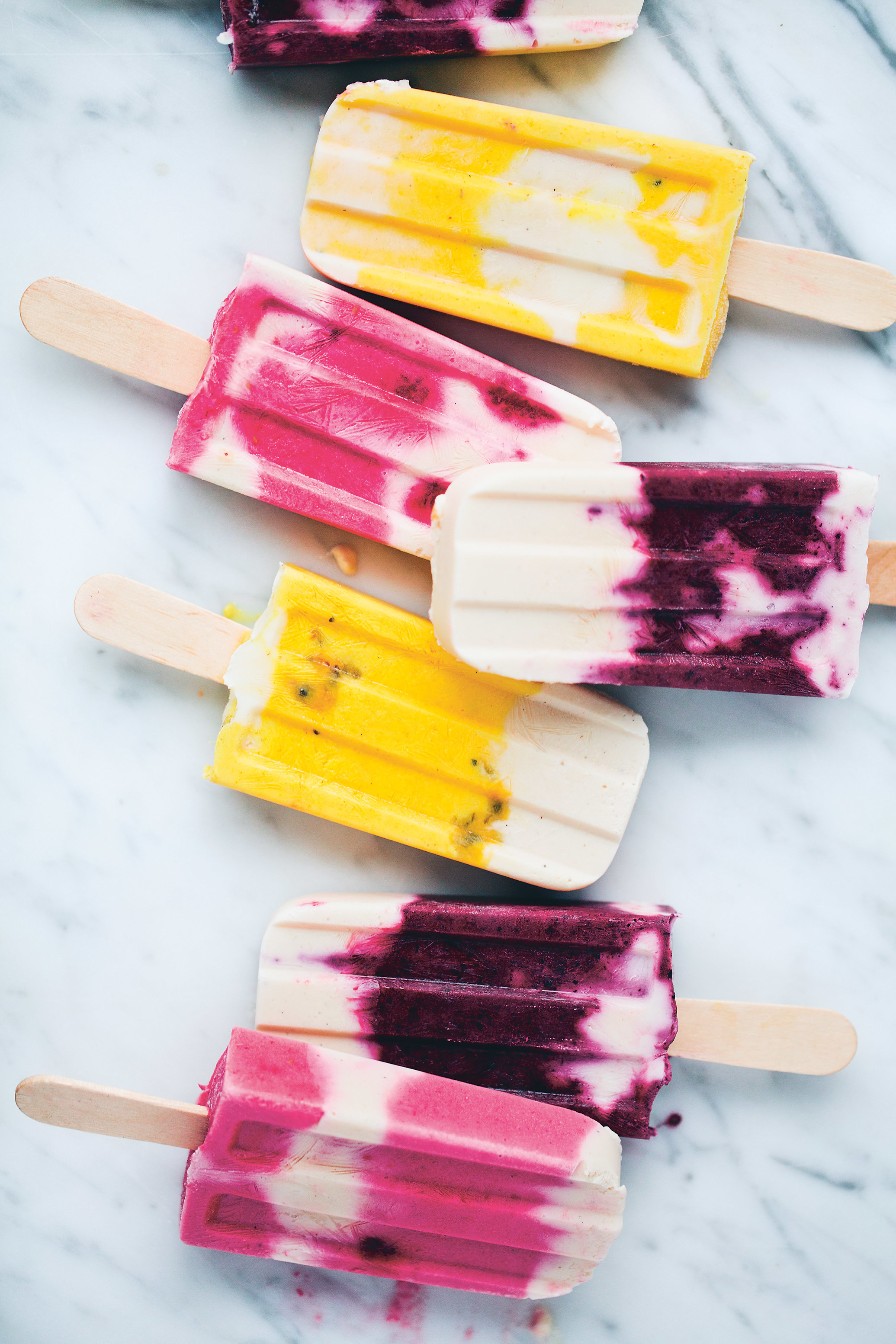 WEB Marbled smoothie popsicles