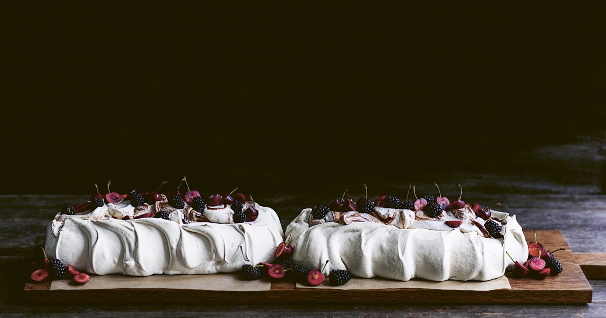 Food and Travel Magazine | Centrepiece pavlova