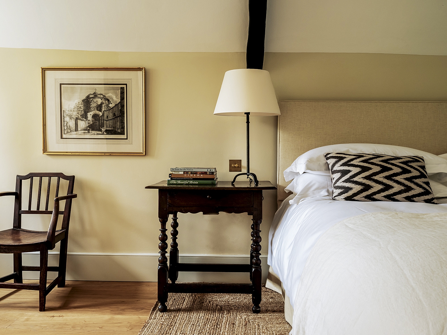 Threehorseshoes room5 8