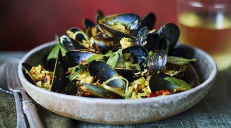 Tr Chilli And Red Turmeric Mussels With Wild Ginger Minced Prawns 3070