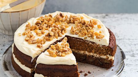 Wholegrain spelt and carrot cake