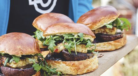 Halloumi Mushroom Burger 575