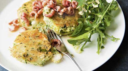 Rocket and potato cakes with buttered shrimp