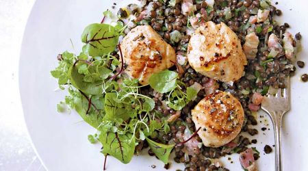 Seared scallops with lentils and lardons