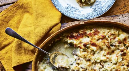 CAVOLFIORE AL FORNO CON FUNGHI E FORMAGGIO GENNAROS VERDURE IMAGE CREDIT DAVID LOFTUS