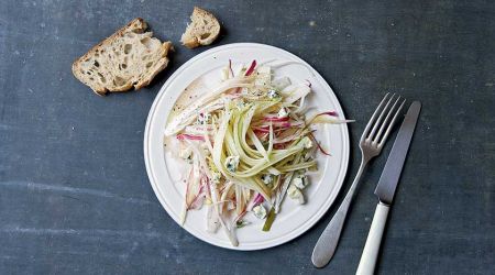 Chicory and pear with Roquefort