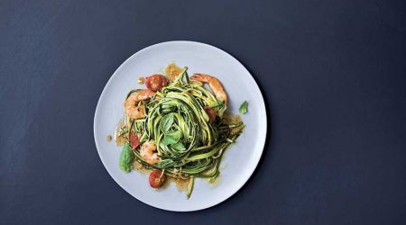Courgette spaghetti with prawns and garlic